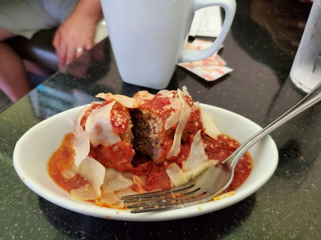 Antonias Pizzeria | restaurant | 193 Lower Main St, Freeport, ME 04032, USA | 2078656863 OR +1 207-865-6863