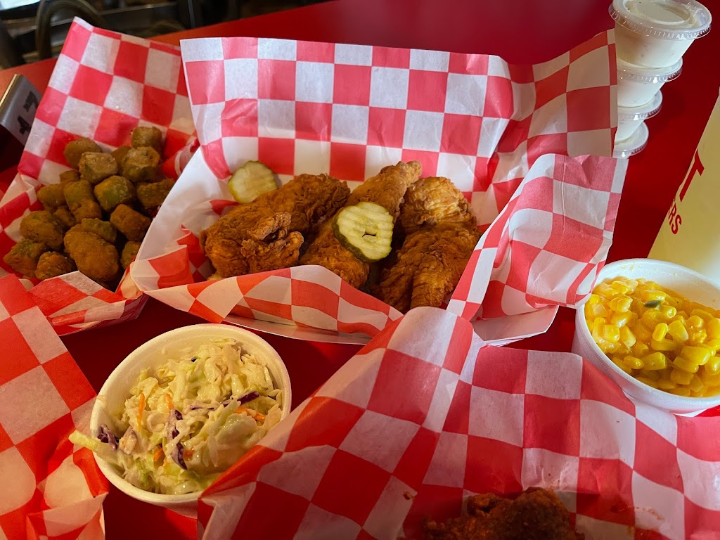 Hot Cluckers | restaurant | 1450 E Sunshine St, Springfield, MO 65804, USA | 4178825825 OR +1 417-882-5825