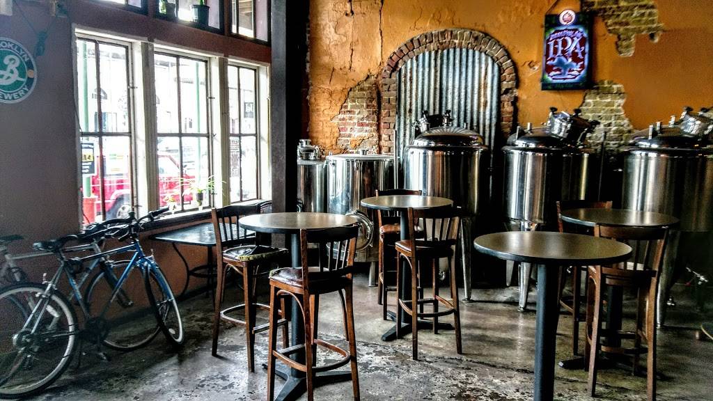 Brews Brothers | restaurant | 2404 Strand St, Galveston, TX 77550, USA | 4097632739 OR +1 409-763-2739