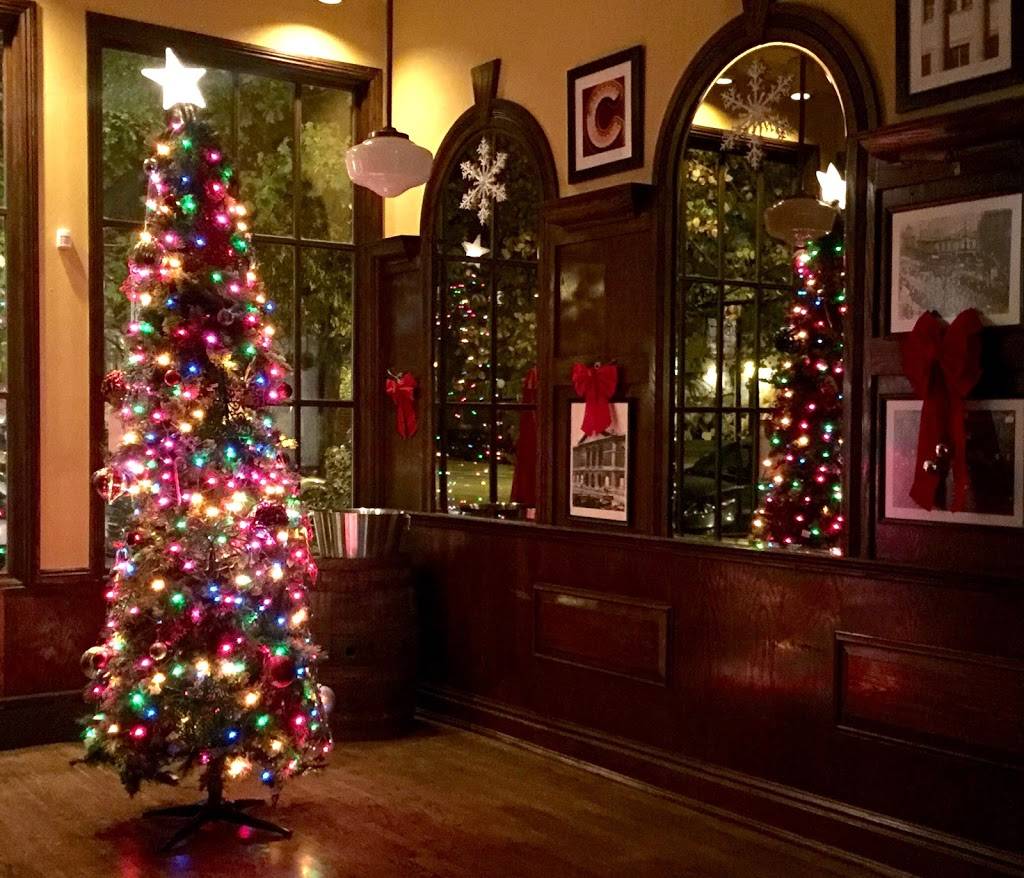 Dickens Street Public House at Four Farthings | night club | 2060 N Cleveland Ave, Chicago, IL 60614, USA | 7736616129 OR +1 773-661-6129