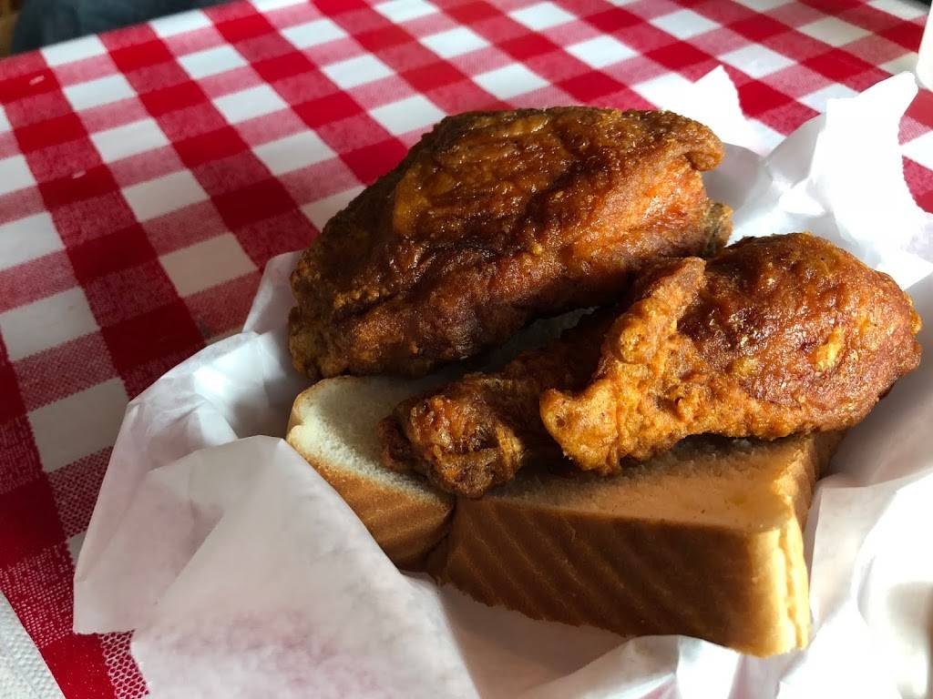 Guss World Famous Fried Chicken | restaurant | 5810 Greenbelt Rd, Greenbelt, MD 20770, USA | 2409655821 OR +1 240-965-5821