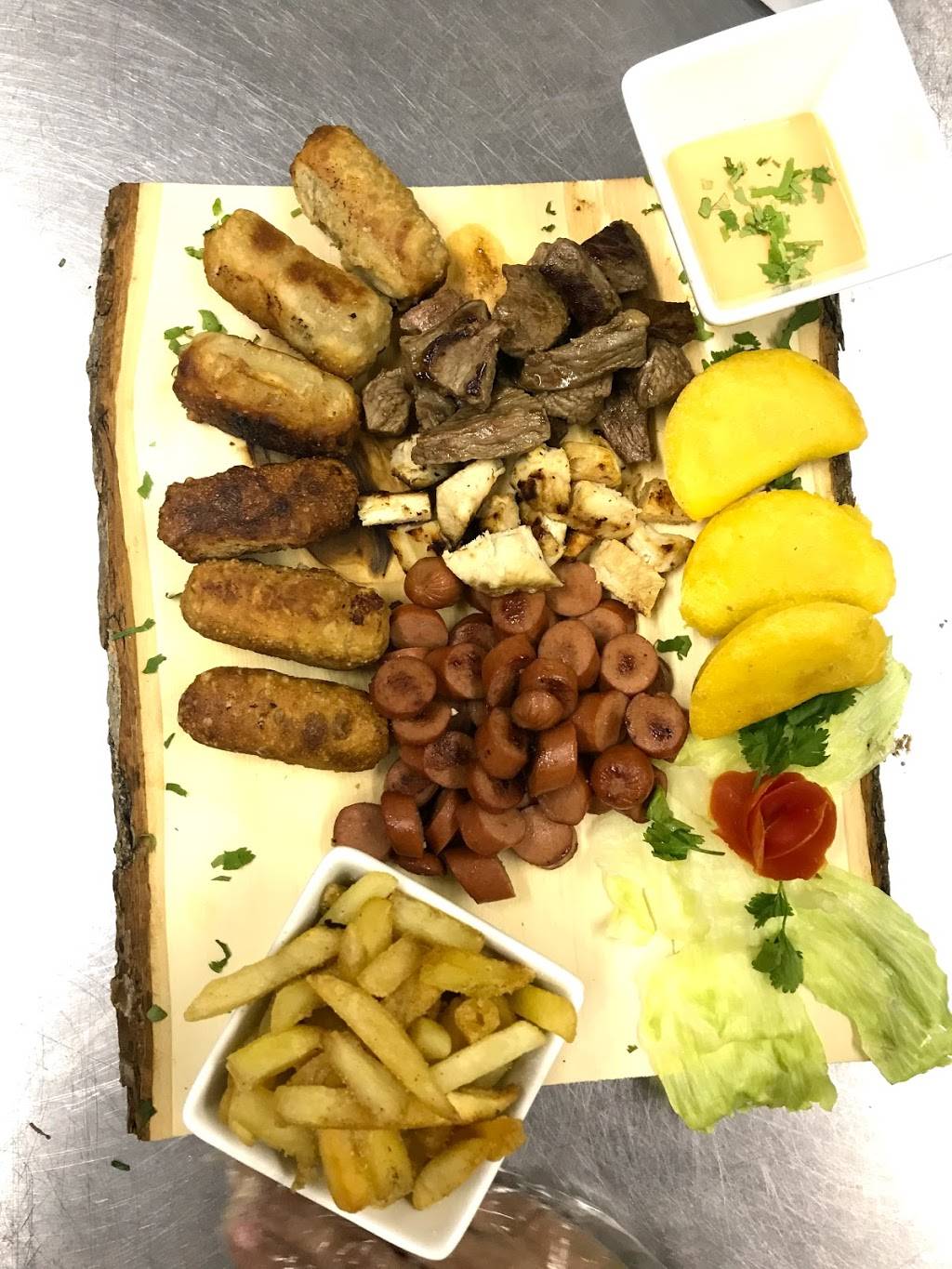 Coquitos | restaurant | 2020 Hollywood Blvd, Hollywood, FL 33020, USA | 9543973345 OR +1 954-397-3345