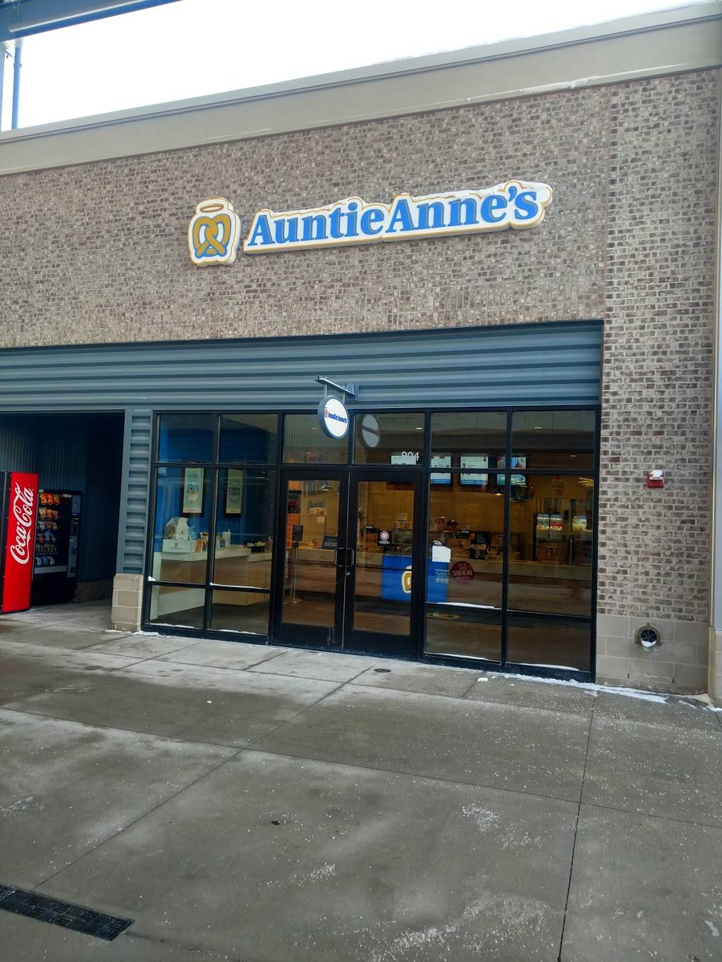 Auntie Annes | restaurant | 350 84th St SW, Byron Center, MI 49315, USA | 6162771023 OR +1 616-277-1023