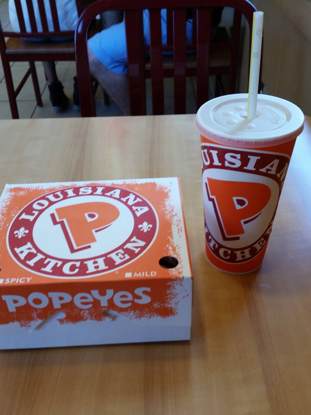 Popeyes Louisiana Kitchen | restaurant | 3238 Fowler St, Fort Myers, FL 33901, USA | 2392754222 OR +1 239-275-4222
