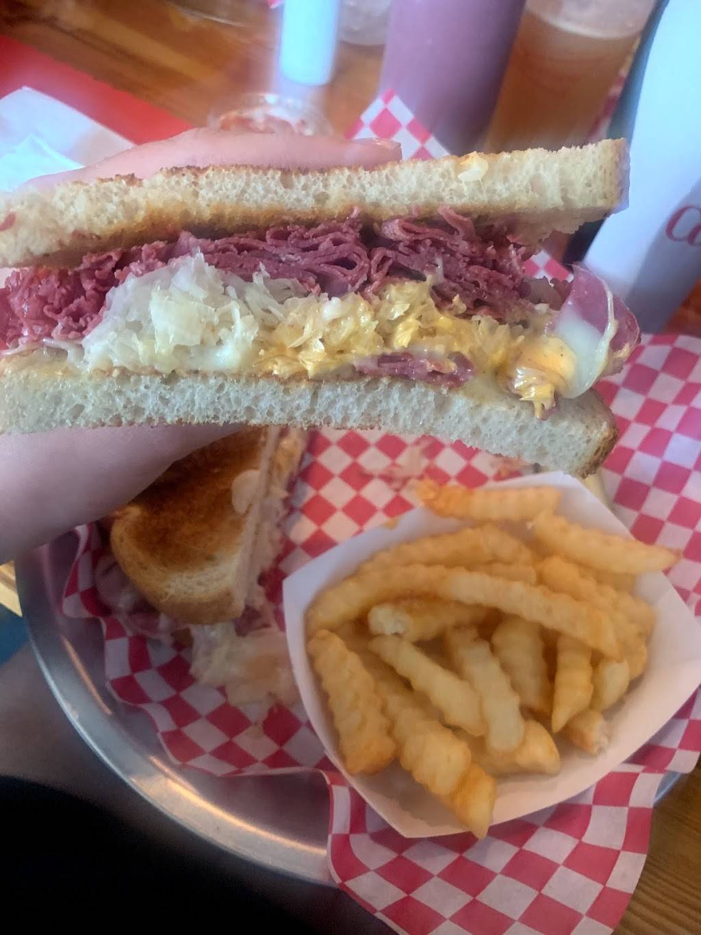 Uncle Ernies Pub N Grub | restaurant | 235 W Washington St, Athens, GA 30601, USA | 7068508990 OR +1 706-850-8990