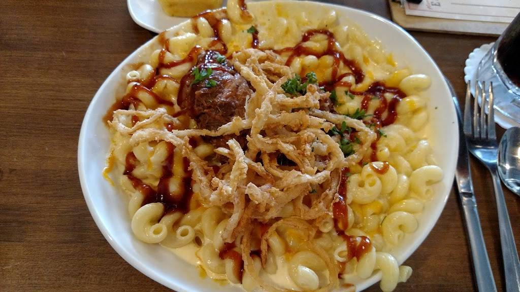 Colonial Cafe | restaurant | 1625 E Main St, St. Charles, IL 60174, USA | 6305844647 OR +1 630-584-4647