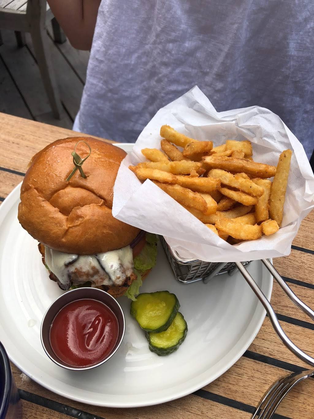 Martingale Wharf | restaurant | 99 Bow St Suite W, Portsmouth, NH 03801, USA | 6034310901 OR +1 603-431-0901