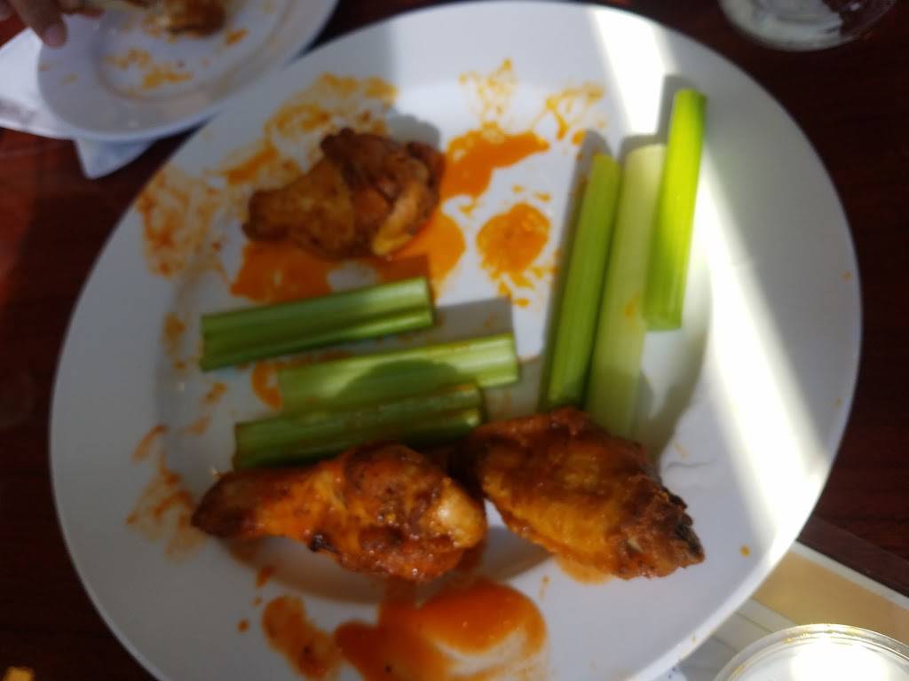 Heaths Waterfront Grill | restaurant | 1217 Graves Harbor Trail, Huddleston, VA 24104, USA | 5406320163 OR +1 540-632-0163