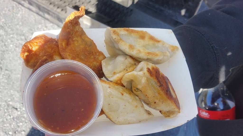 Dump N Roll | restaurant | 1401 Gilham St, Philadelphia, PA 19111, USA | 2158338269 OR +1 215-833-8269