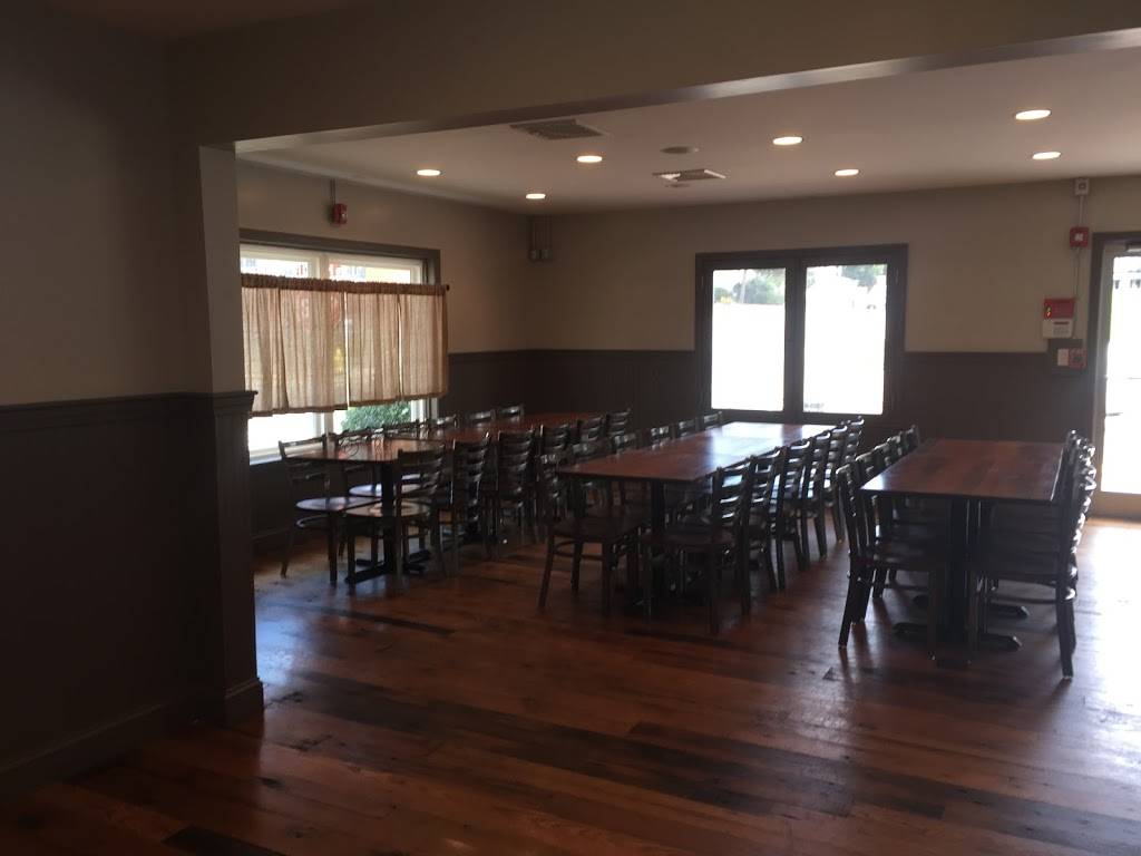 Clambakes & BBQ of Connecticut | restaurant | 148 Elizabeth St, Derby, CT 06418, USA | 2037367191 OR +1 203-736-7191