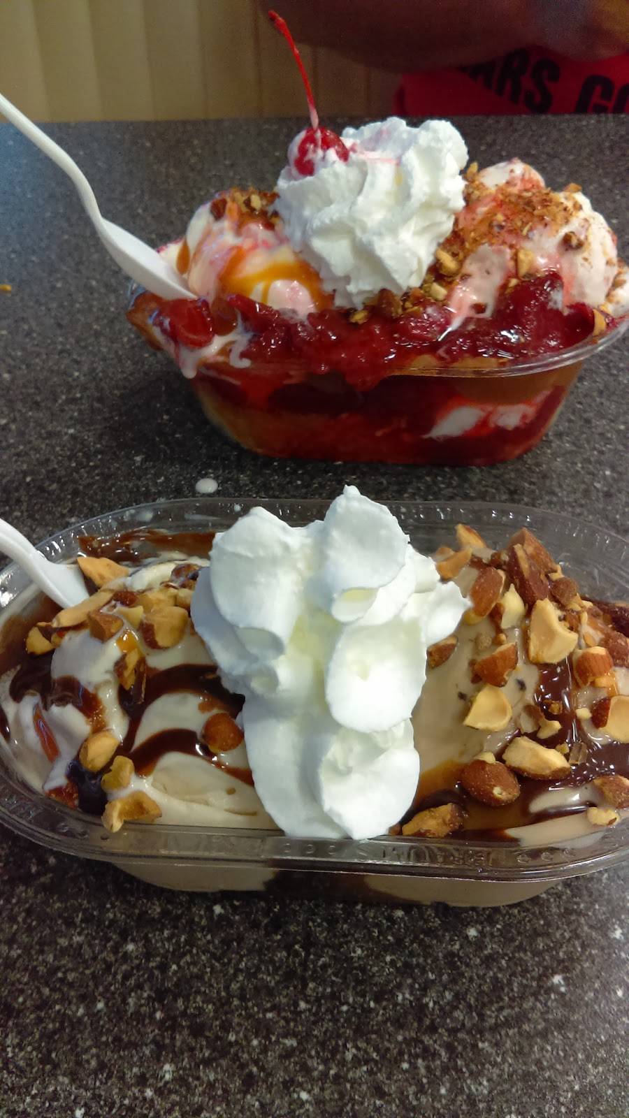 Braums Ice Cream & Burger Restaurant | restaurant | 9755 Greenville Ave, Dallas, TX 75243, USA | 2145037318 OR +1 214-503-7318