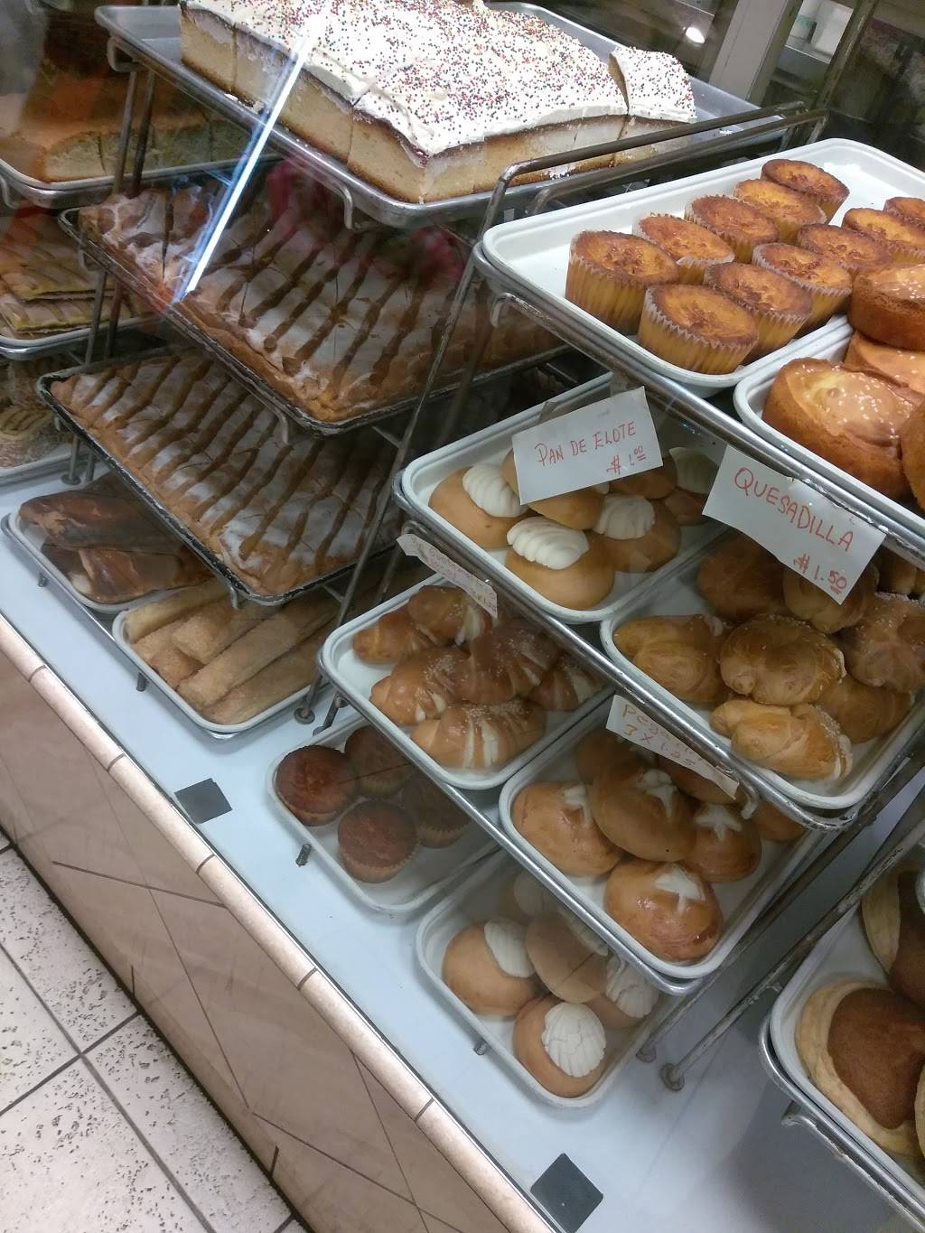 El Carbonero Bakery | bakery | 9501 Van Nuys Blvd, Panorama City, CA 91402, USA | 8188301386 OR +1 818-830-1386