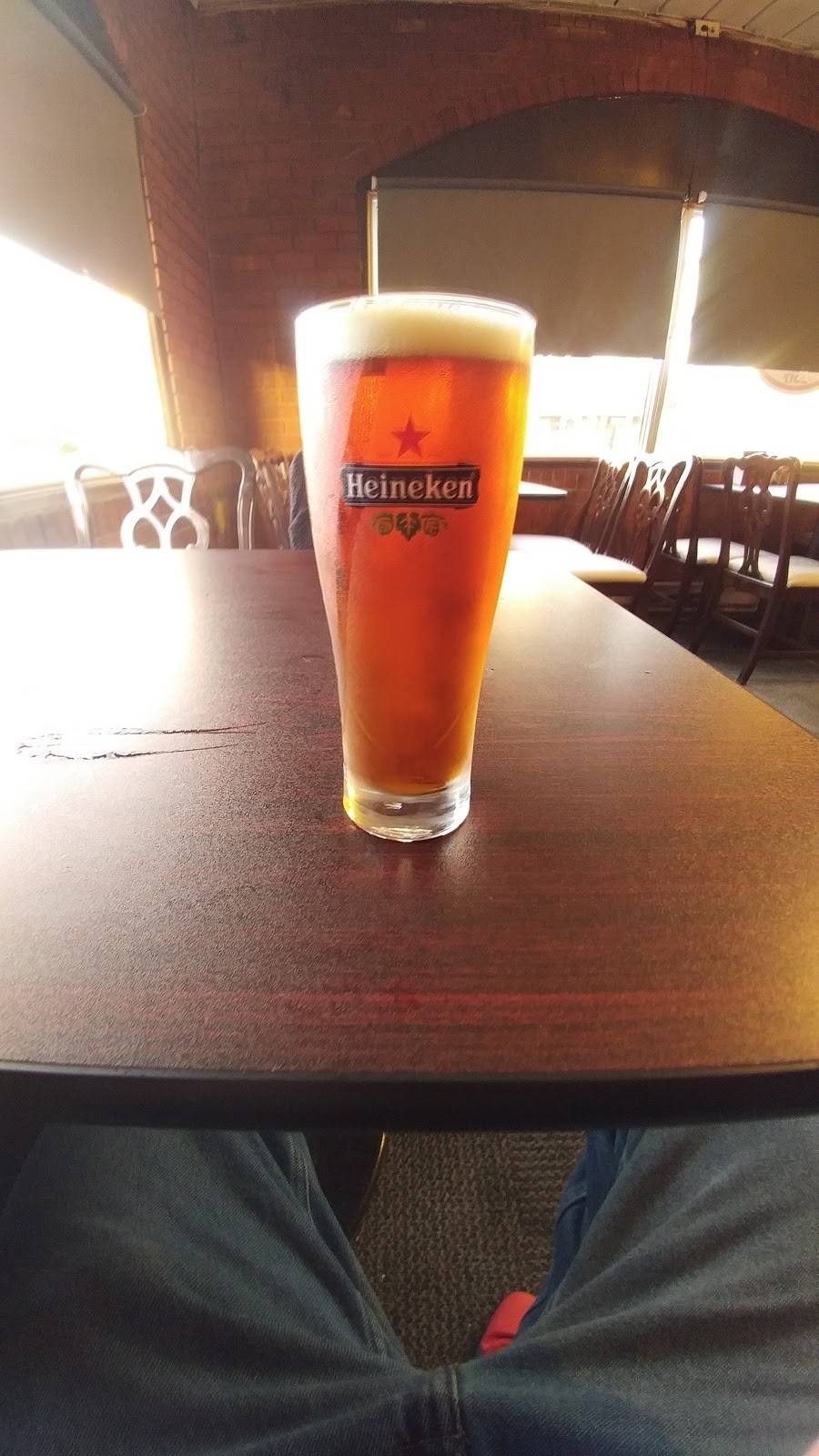 Bezos Bar and Grill | restaurant | 19 Front St N, Thorold, ON L2V 1X3, Canada | 2893623729 OR +1 289-362-3729