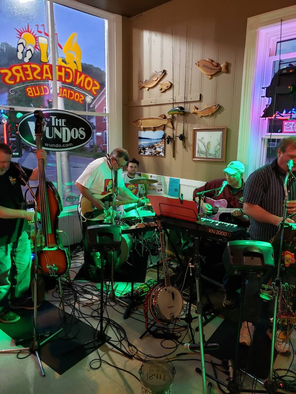 Son Chasers Social Club | restaurant | 218 E Amelia St, Cassville, WI 53806, USA | 6087259200 OR +1 608-725-9200