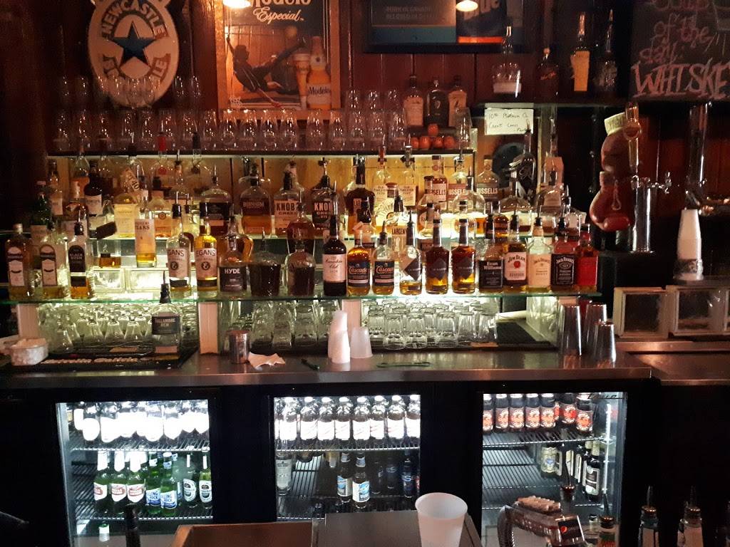Thomas Magees Sporting House Whiskey Bar | restaurant | 1408 E Fisher Service Dr, Detroit, MI 48207, USA | 3132634342 OR +1 313-263-4342