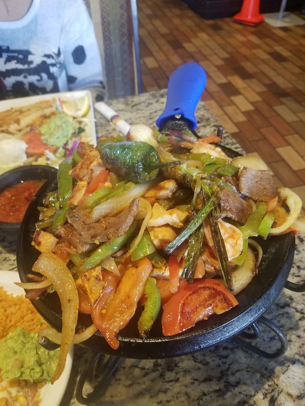 El Pescador | restaurant | 9849 Atlantic Ave # P, South Gate, CA 90280, USA | 3235694993 OR +1 323-569-4993