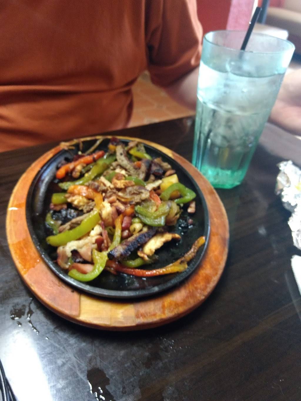 Mi Pueblo Real | restaurant | 3110 Division St, Burlington, IA 52601, USA | 3197528458 OR +1 319-752-8458