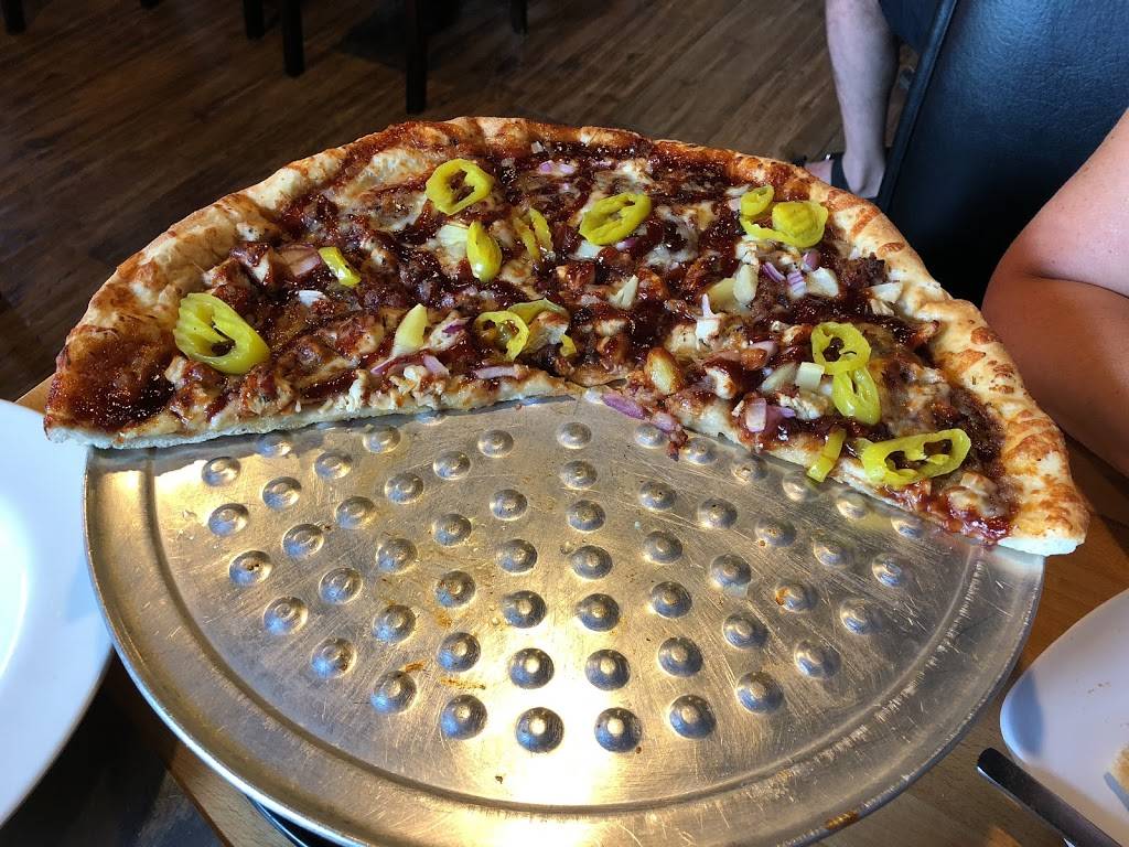 Brozinnis Pizza | meal takeaway | 140 W Main St, Nashville, IN 47448, USA | 8129888800 OR +1 812-988-8800