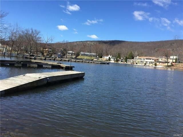 Minturn Bridge Food Truck Park | restaurant | 1155 NY-17A Suite 1, Greenwood Lake, NY 10925, USA | 8455024996 OR +1 845-502-4996