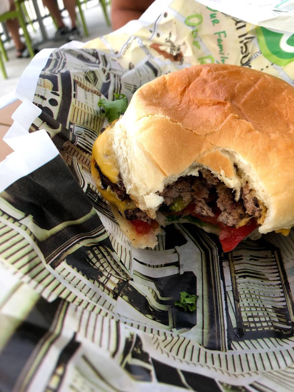 Wahlburgers | restaurant | 30955 Woodward Ave Suite 605, Royal Oak, MI 48073, USA | 2488508601 OR +1 248-850-8601
