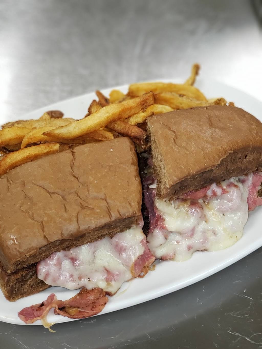 Wagon Wheel Express llc | restaurant | 34 S Howard Ave, Croswell, MI 48422, USA | 8108785252 OR +1 810-878-5252