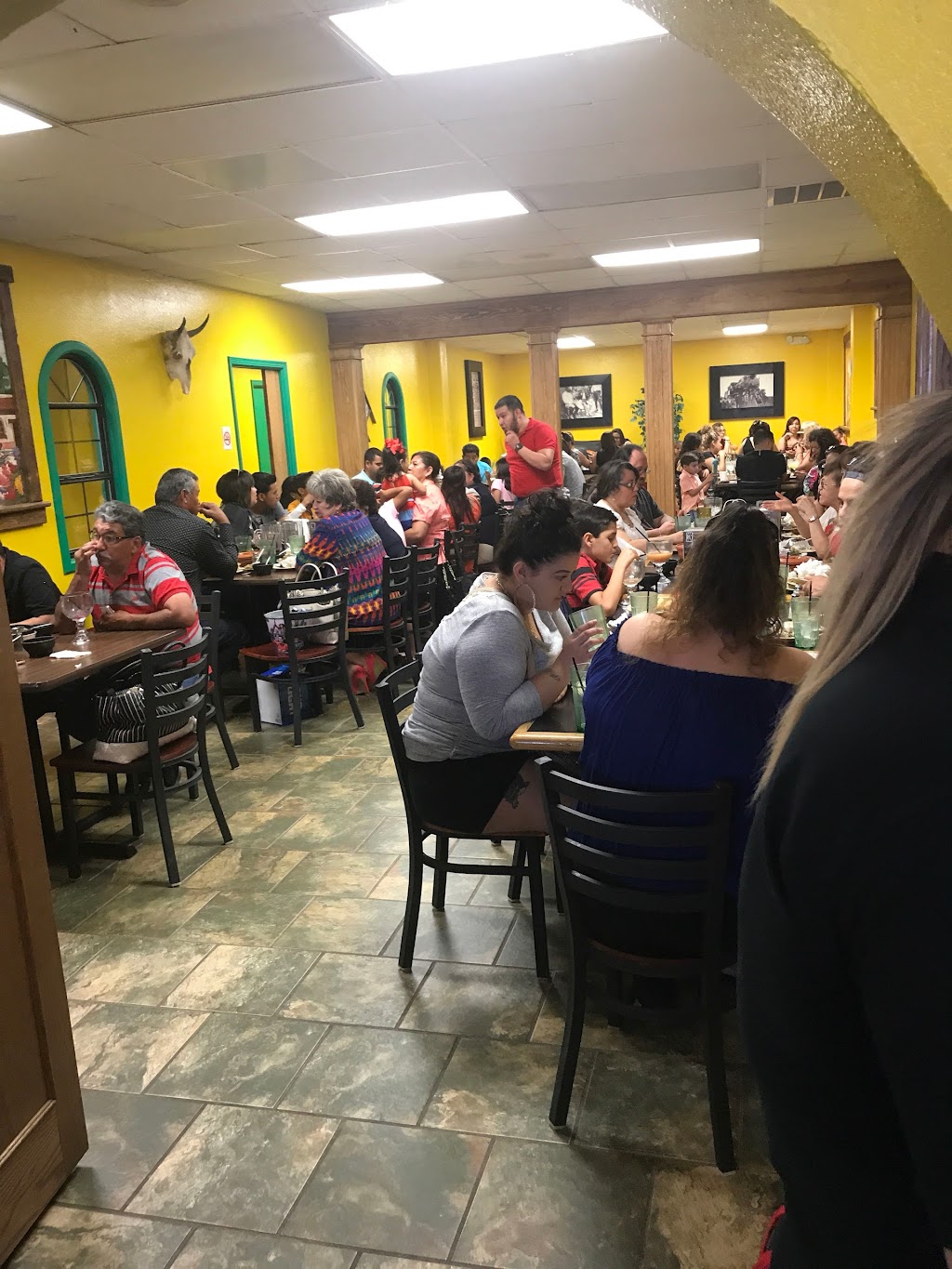 El Toro Bronco | restaurant | 8949 Dyer St, El Paso, TX 79904, USA | 9157590599 OR +1 915-759-0599