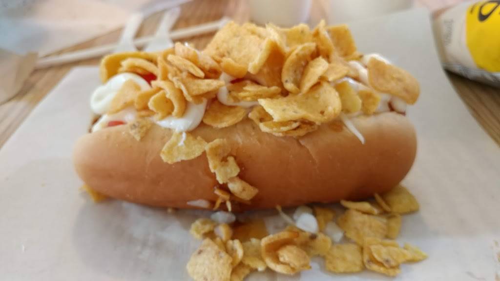 Mad Dogz | restaurant | 3916 W River Dr NE, Comstock Park, MI 49321, USA | 6166479449 OR +1 616-647-9449