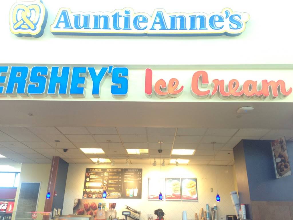Auntie Annes | cafe | 5052 Cetronia Rd, Allentown, PA 18106, USA | 6103663872 OR +1 610-366-3872