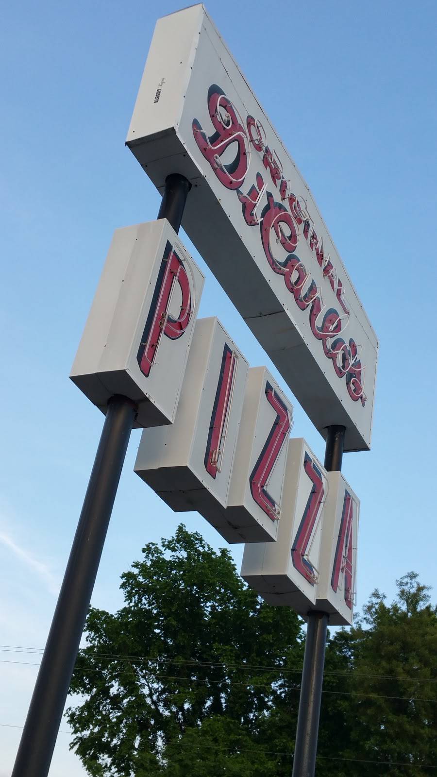 Di Carlos Original Pizza Inn | restaurant | 4531 Sunset Blvd, Steubenville, OH 43952, USA | 7402643634 OR +1 740-264-3634