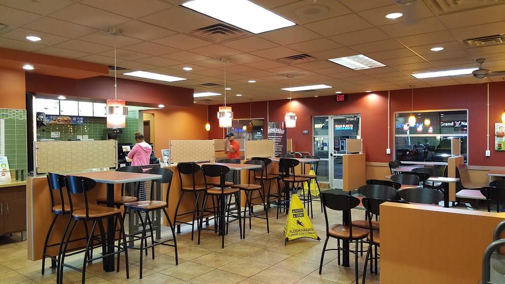 Jack in the Box | restaurant | 2916 E Berry St, Fort Worth, TX 76105, USA | 8175362616 OR +1 817-536-2616