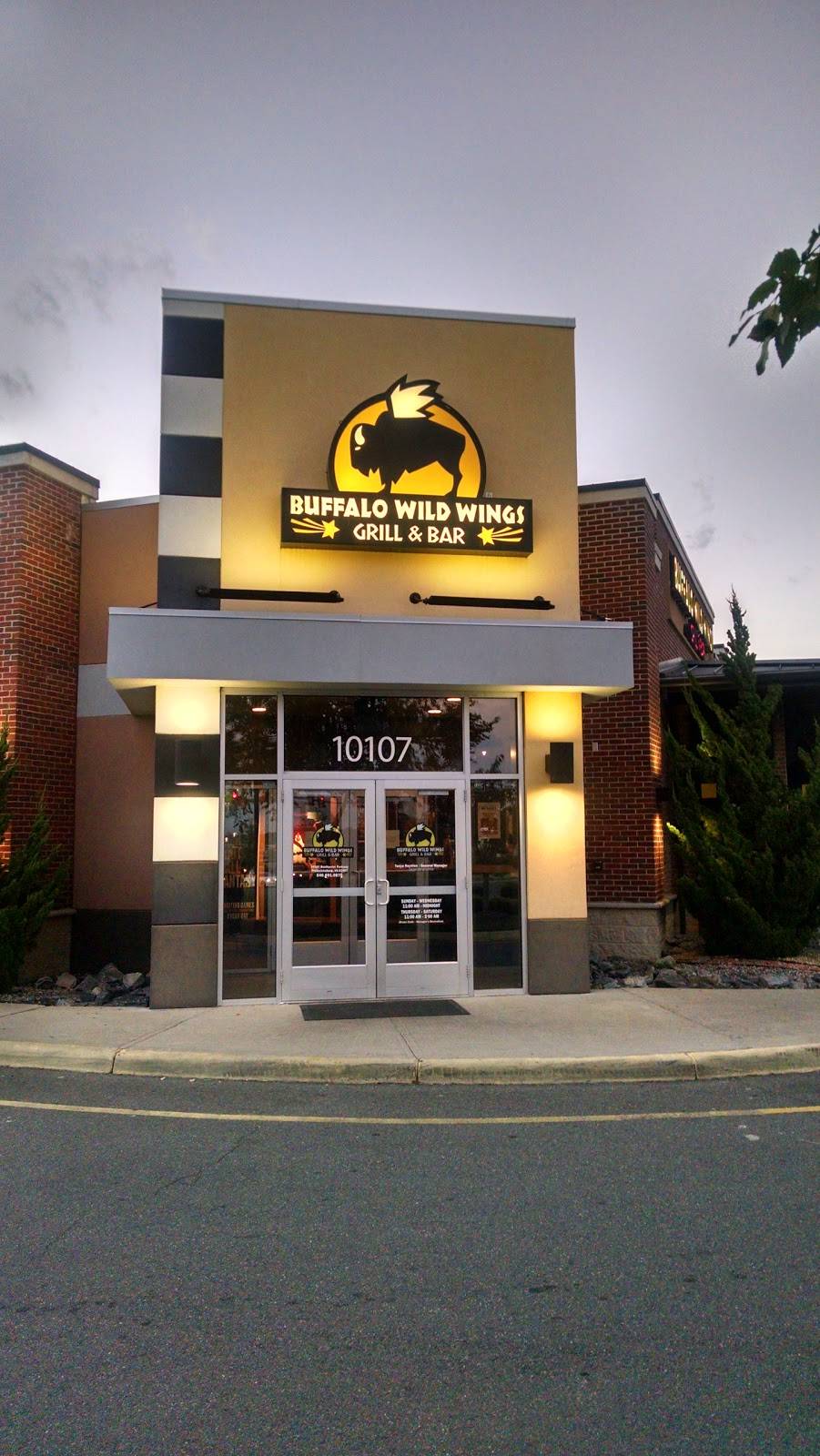 Buffalo Wild Wings | restaurant | 10107 Southpoint Pkwy, Fredericksburg, VA 22407, USA | 5408910870 OR +1 540-891-0870