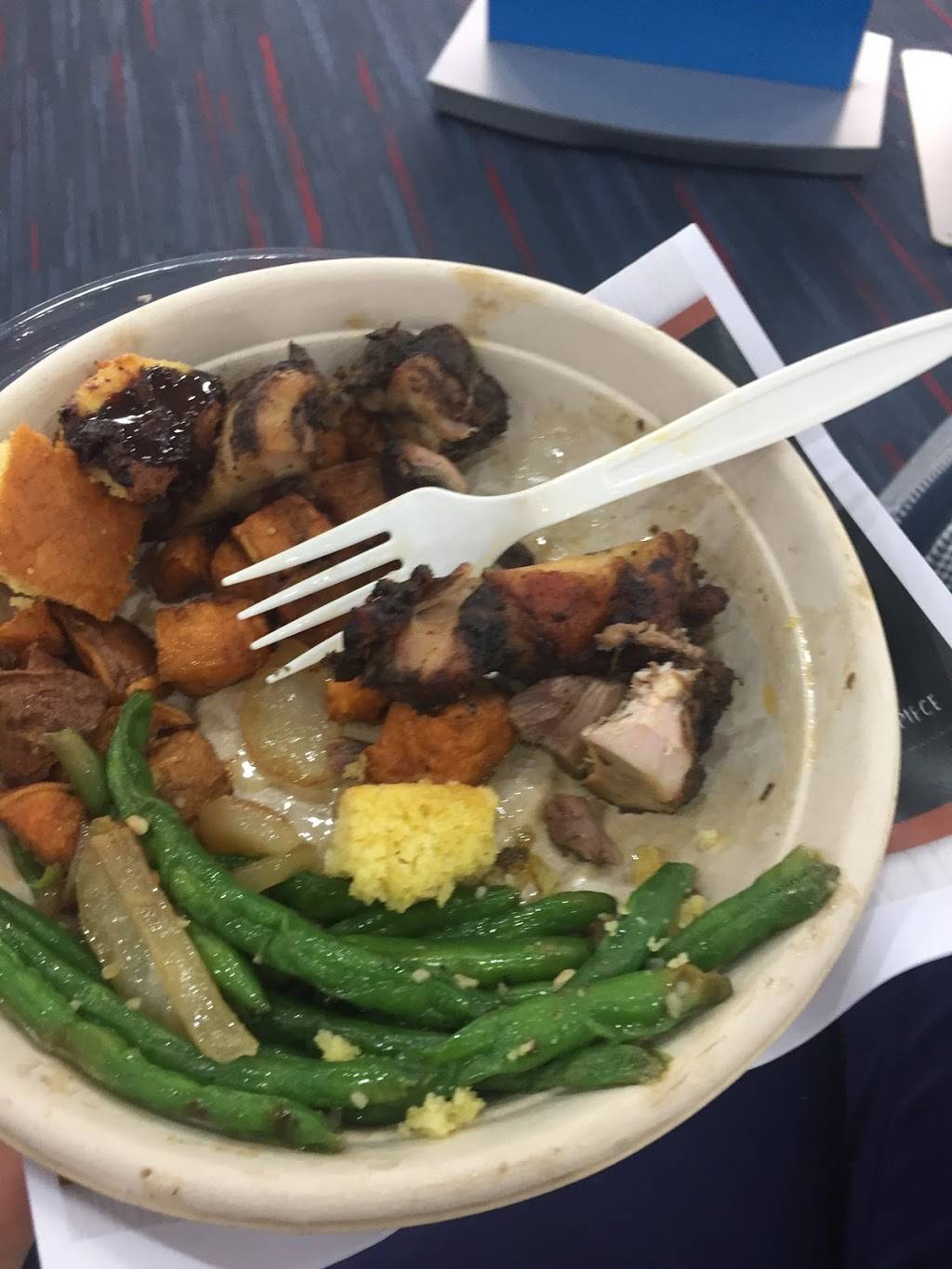 Smitty & Mos Chicken Kitchen | restaurant | Gateway Building, 100 Mulberry St, Newark, NJ 07102, USA | 8622312597 OR +1 862-231-2597