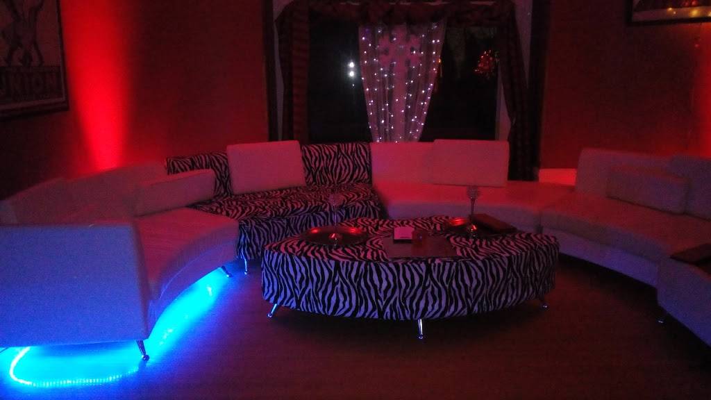 1393 Lounge Martini & Dessert Bar | night club | 1393 Main St, Marinette, WI 54143, United States | 7157329531 OR +1 715-732-9531