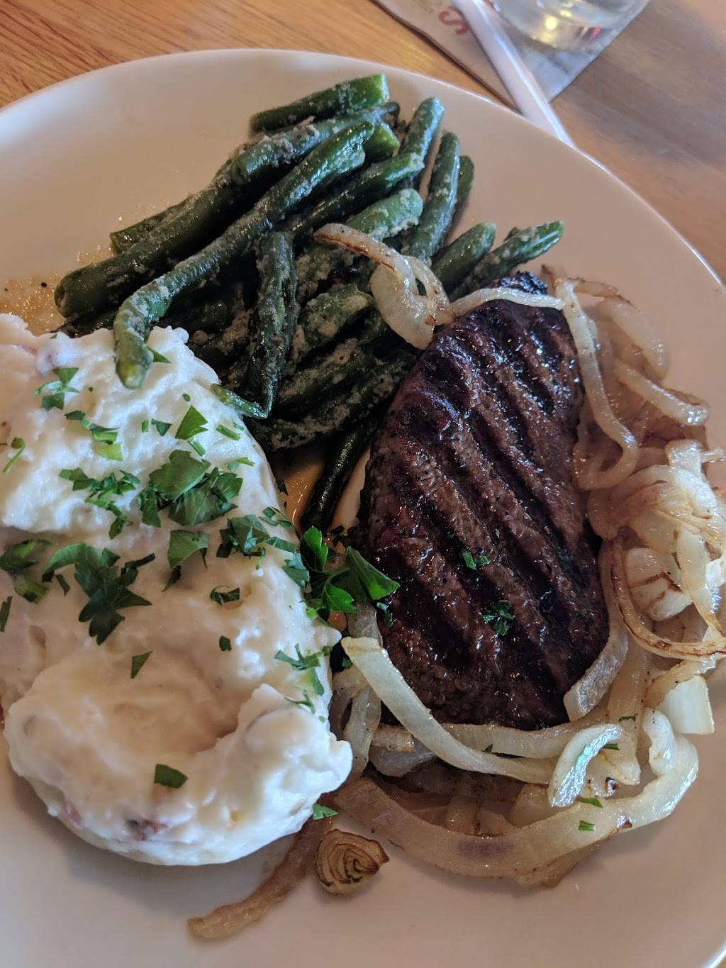 Applebees Grill + Bar | restaurant | 105 Highland Ave, Seekonk, MA 02771, USA | 5083366412 OR +1 508-336-6412