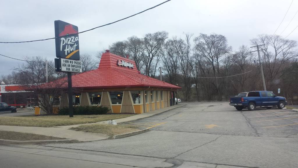 Pizza Hut | restaurant | 4401 W Elm St, McHenry, IL 60050, USA | 8153441520 OR +1 815-344-1520