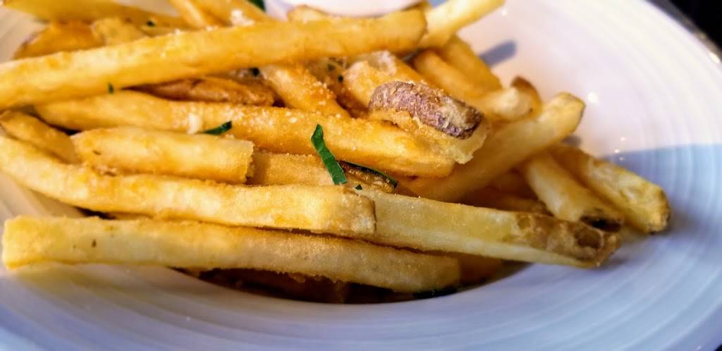 Pinstripes | restaurant | 111 Park Ave Suite 105, Beachwood, OH 44122, USA | 2164158010 OR +1 216-415-8010