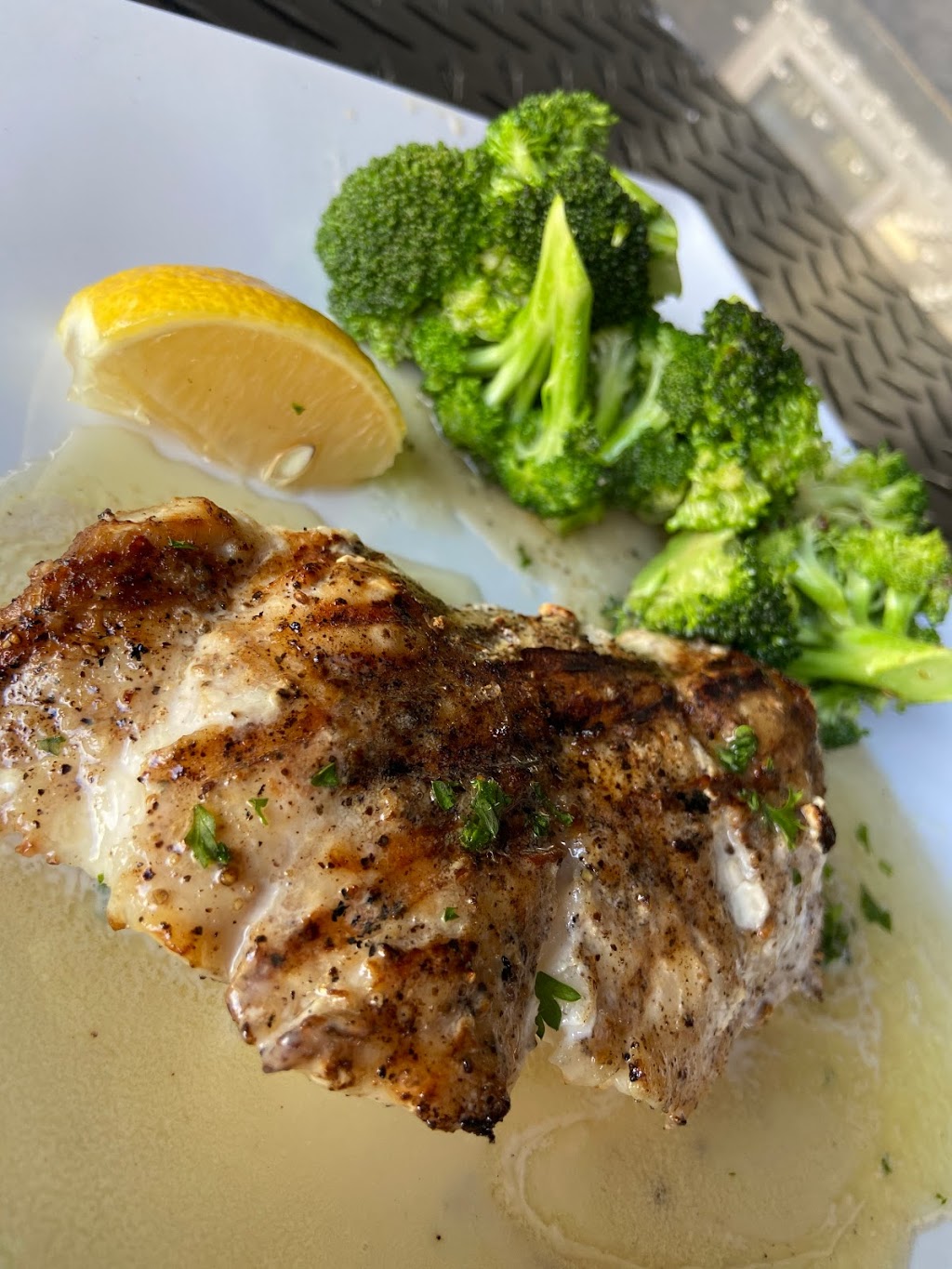 Riveters Tampa | restaurant | 2301 N Dale Mabry Hwy, Tampa, FL 33607, USA | 8135591450 OR +1 813-559-1450