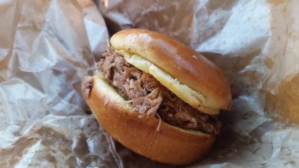 Dickeys Barbecue Pit | restaurant | 3125 E Indian School Rd, Phoenix, AZ 85016, USA | 4806260856 OR +1 480-626-0856