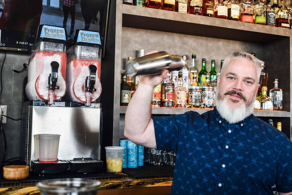 Conners Rooftop Fort Wayne | restaurant | 223 W Jefferson Blvd #750, Fort Wayne, IN 46802, USA | 2604671638 OR +1 260-467-1638