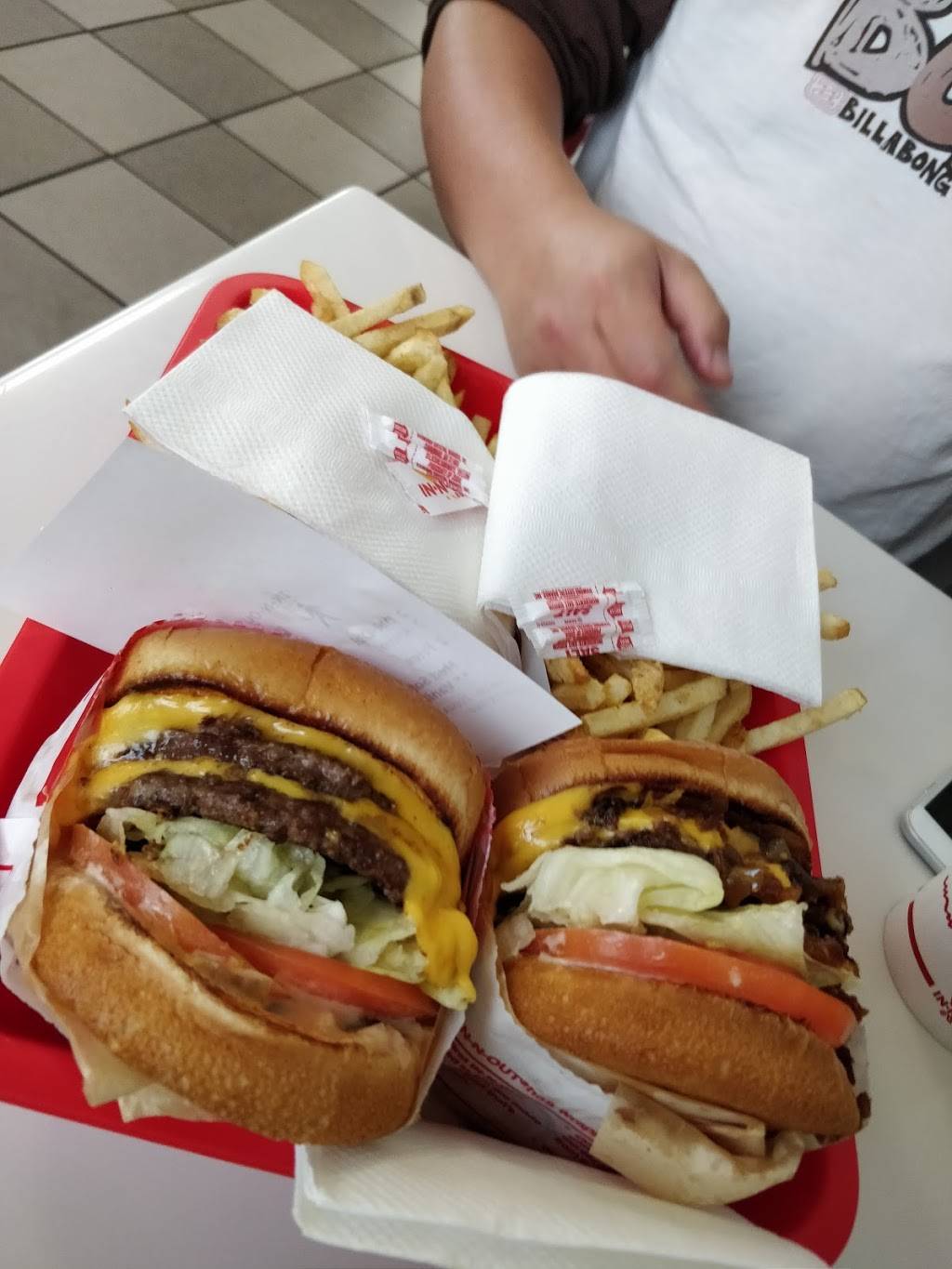 In-N-Out Burger | restaurant | 9245 W Venice Blvd, Los Angeles, CA 90034, USA | 8007861000 OR +1 800-786-1000