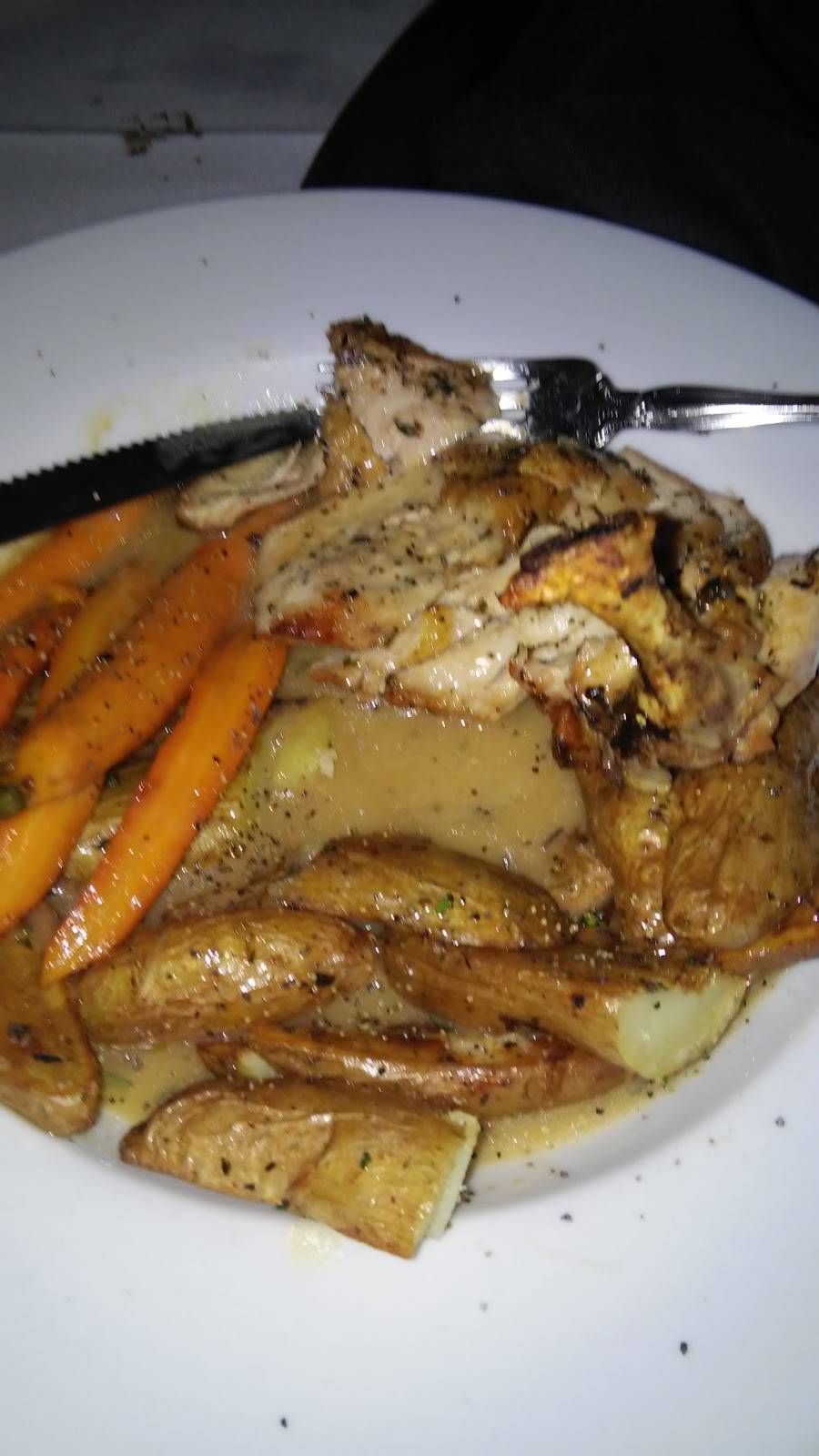 Disos Bistro At All Nations | restaurant | 4286 Oberlin Ave, Lorain, OH 44053, USA | 4402821195 OR +1 440-282-1195