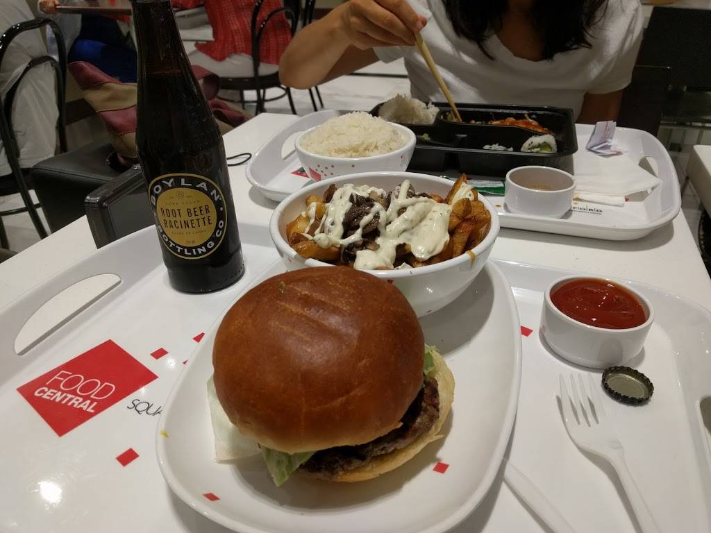 大斯莫克比尔格 | restaurant | 100 City Centre Dr, Mississauga, ON L5B 2C9, Canada | 9052772447 OR +1 905-277-2447