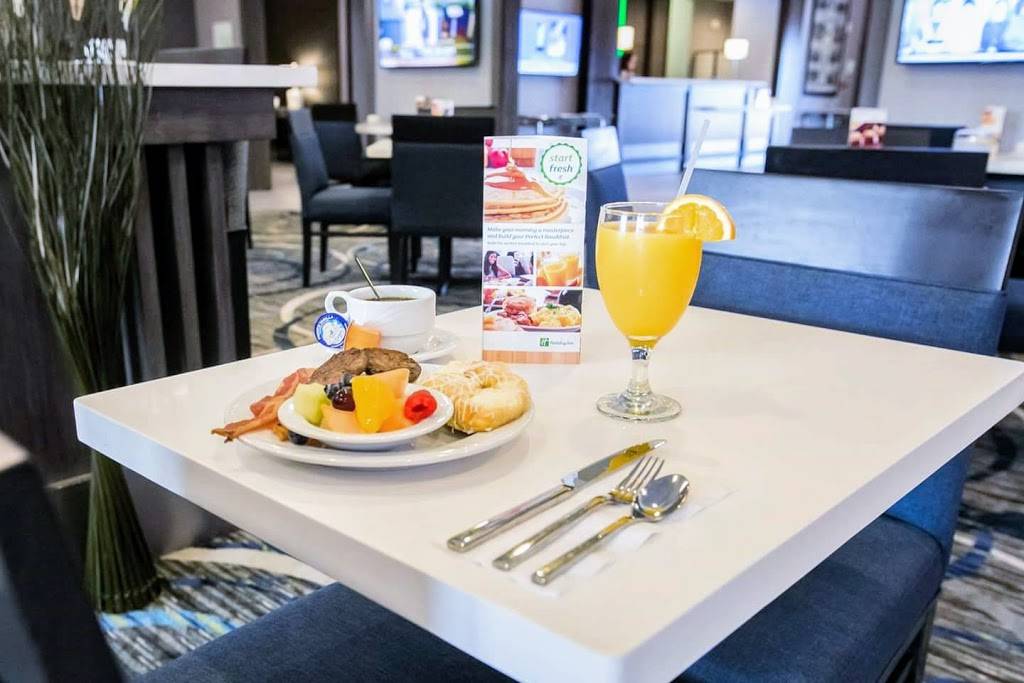 Lambortini Bar & Grill (Inside Holiday Inn Longview - North) | restaurant | 300 Tuttle Cir, Longview, TX 75605, USA | 9036636464 OR +1 903-663-6464