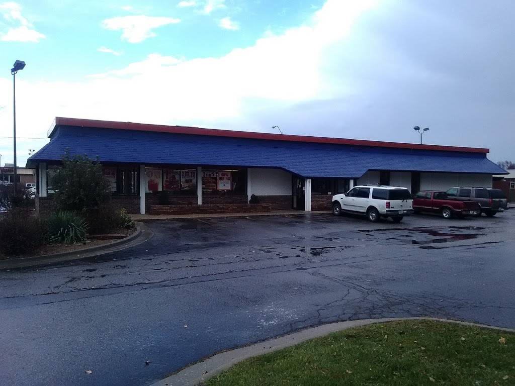 Burger King | restaurant | 1517 S Belt Hwy, St Joseph, MO 64507, USA | 8162338902 OR +1 816-233-8902