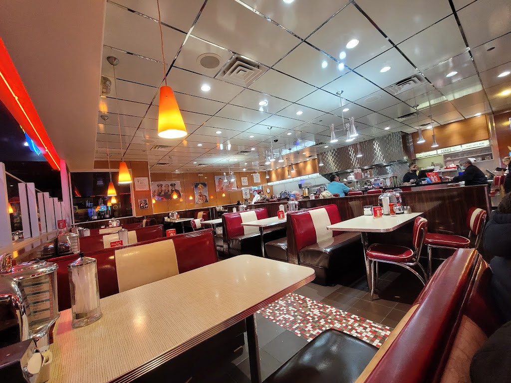 Johnny Rockets | restaurant | 555 W Middle Verde Rd, Camp Verde, AZ 86322, USA | 9285675158 OR +1 928-567-5158