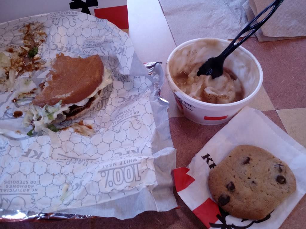 KFC | restaurant | 2930 Carnegie Ave, Cleveland, OH 44115, USA | 2166211166 OR +1 216-621-1166