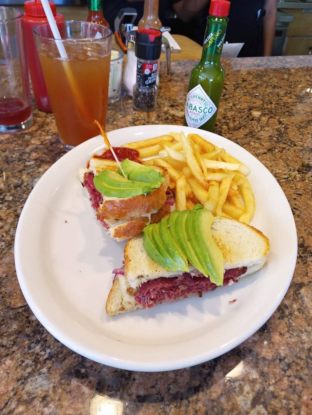 Miracle Mile Cafe | restaurant | 2130 4th St, San Rafael, CA 94901, USA | 4154547700 OR +1 415-454-7700