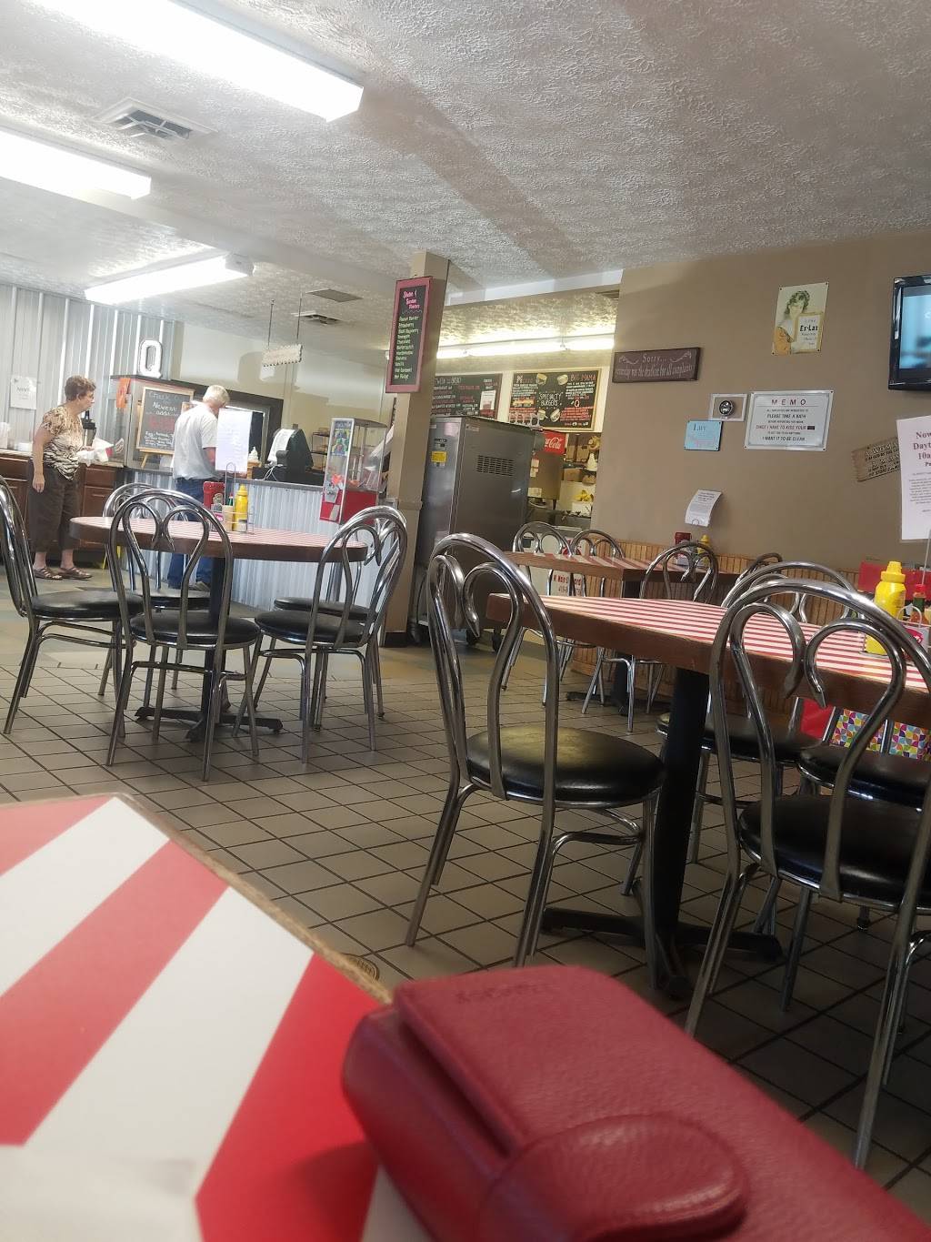 Suz-Eqs | restaurant | 401 W Main St, Cardington, OH 43315, USA | 4198648378 OR +1 419-864-8378