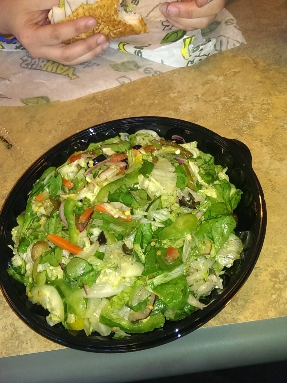 Subway Restaurants | restaurant | 10113 Main St, Hebron, IL 60034, USA | 8156484181 OR +1 815-648-4181