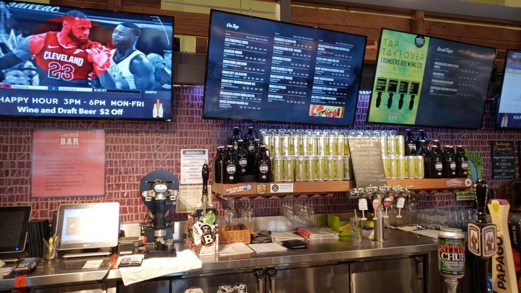 E. River Bar | restaurant | 5555 E River Rd, Tucson, AZ 85750, USA | 5204611300 OR +1 520-461-1300